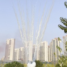 СУ0502512W_Пирофф_Дневная батарея салютов ,белая веер 25*1,2(треск+свист)_4/1